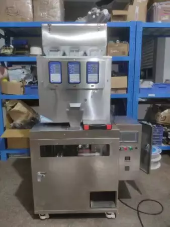 2. Снимка на Автоматична пакетираща машина за гранули в дойпак.