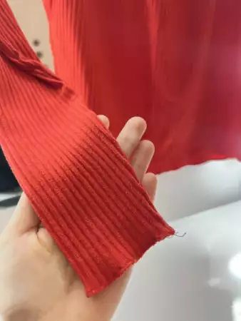 1. Снимка на Червена блуза