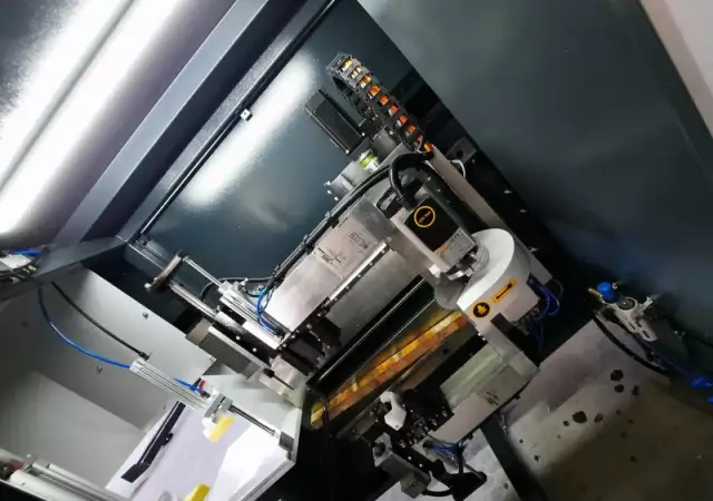 CNC зачистваща машина за PVC рамки