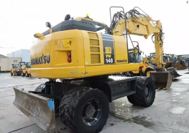 3. Снимка на Багер Komatsu PW148