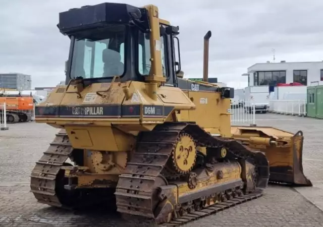 4. Снимка на Булдозер Caterpillar D6M XL