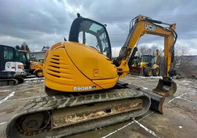 2. Снимка на Мини багер JCB 8085