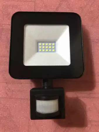 1. Снимка на Pir шалтер, Външен LED Прожектор със сензор за движение Ламп