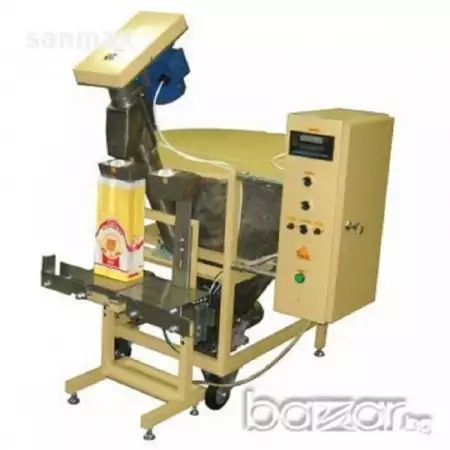 Пълначна машина за дозиране на брашно в готови хартиени плик
