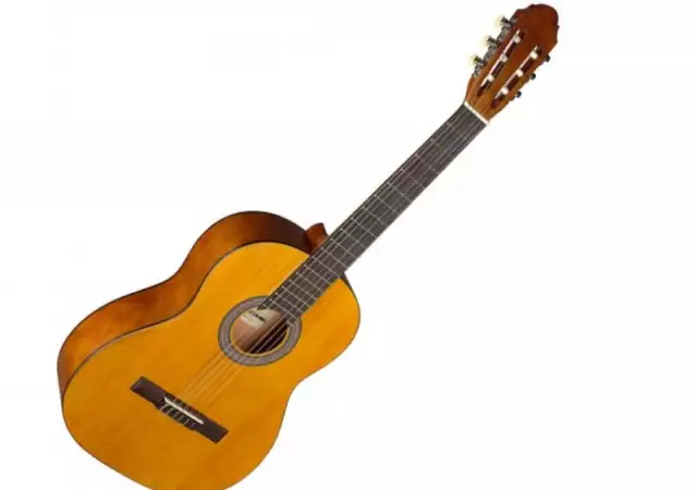 Продавам класическа китара STAGG 4 4 C440 M - NAT