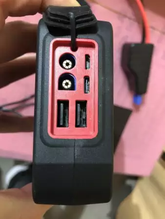 4. Снимка на Jump starter 1600A 20000mAh литиева батерия. Водоустойчив IP