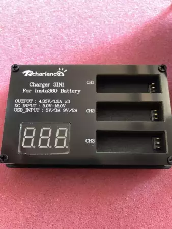 Дигитално Зарядно за батерии Li - ion Pilymer battery. 3 кана