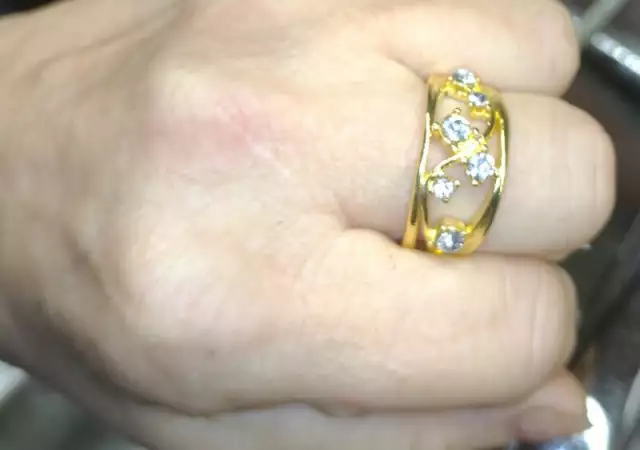 1. Снимка на Искрящ пръстен в 18 К и диаманти
