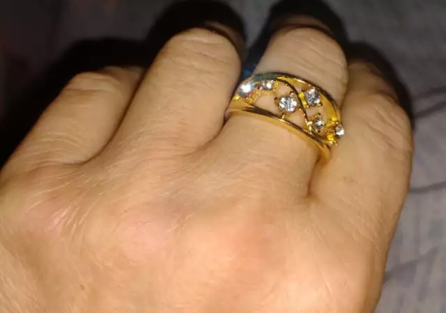 4. Снимка на Искрящ пръстен в 18 К и диаманти