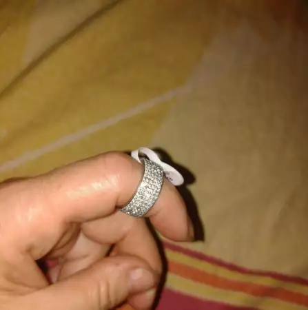 Ослепителен пръстен с бели сапфири