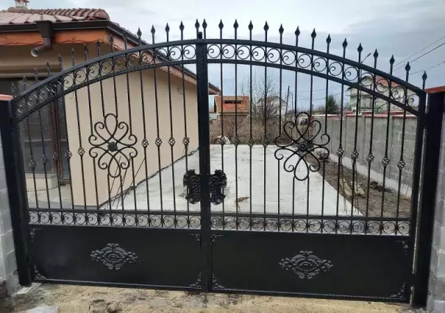 1. Снимка на порти, пана, ограда - ковани изработвам