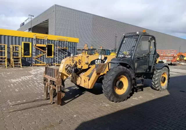 5. Снимка на Телескопичен товарач Caterpillar TH514