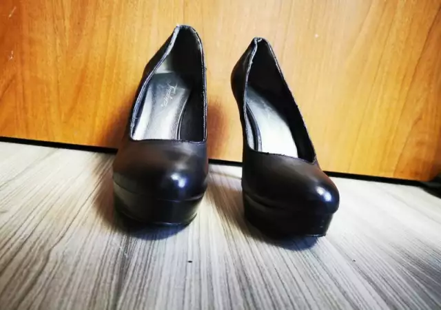2. Снимка на Елегантни дамски обувки, естествена кожа, висок ток, Tendenz