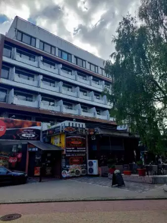 4. Снимка на продава се хотел Казанлък в центъра на град Казанлък