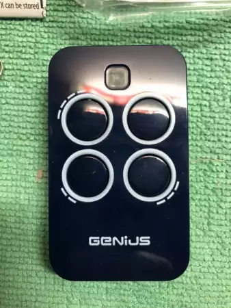 3. Снимка на дистанционно управление Отварачка за врати Genius Echo TX4 R