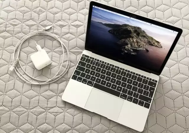 Apple MacBook (Retina, 12 - inch, Early 2015) с Нова Батерия