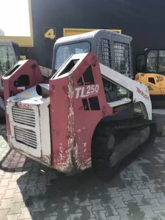 2. Снимка на Верижен мини челен товарач 5 т. Takeuchi TL150 ПОД НАЕМ