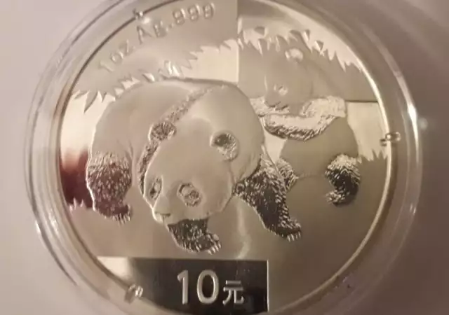 4. Снимка на Купувам сребърни монети Панда и Кукабура.
