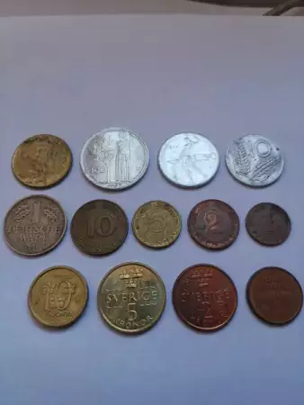 1. Снимка на Лот стари монети от различни страни 3