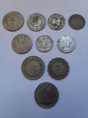 1. Снимка на Лот стари монети от различни страни