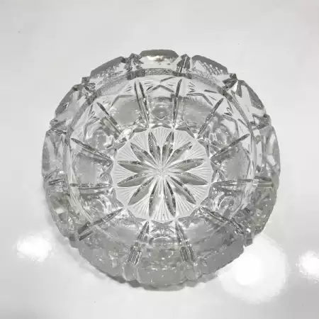 4. Снимка на Масивен кристален пепелник