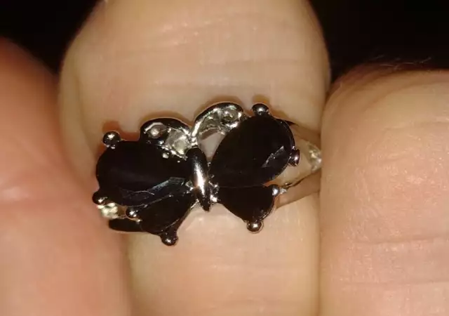 1. Снимка на Ексклузивен пръстен - пеперуда с черен сапфир