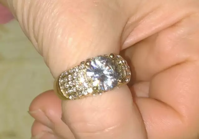 1. Снимка на Искрящ пръстен с диамант и сапфири