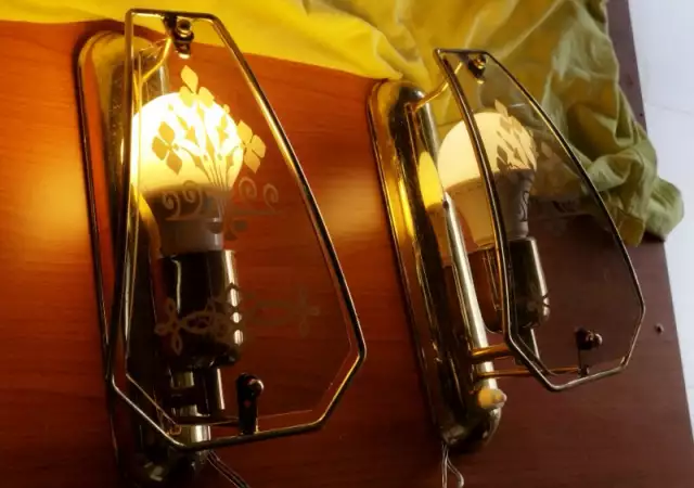 3. Снимка на Стенни лампи - 2бр. аплици със златиста основа и стъкло