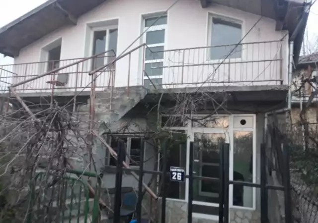 Самостоятелна квартира в центъра на град свищов