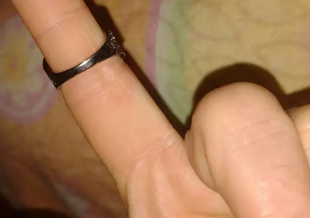 3. Снимка на Широк пръстен в черен емайл