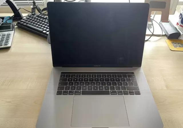 5. Снимка на MacBook Pro 2019 15 - inc