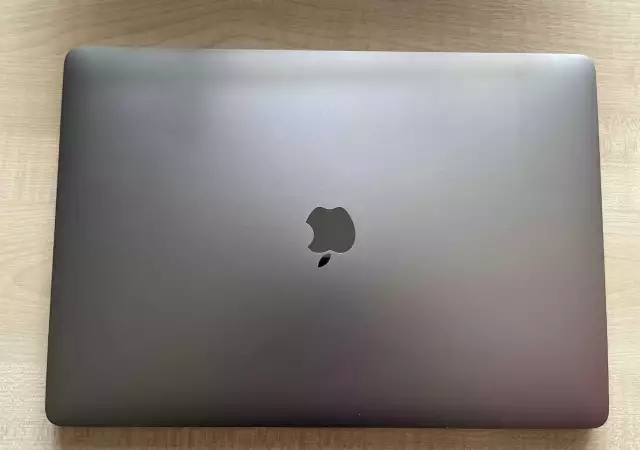6. Снимка на MacBook Pro 2019 15 - inc