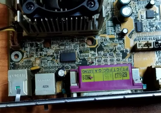 6. Снимка на Дънна платка AMD с процесор - ретро модел Работещ