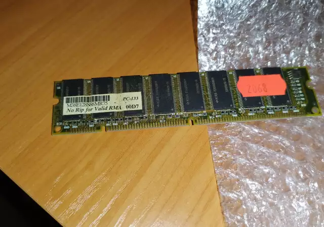 10. Снимка на Дънна платка AMD с процесор - ретро модел Работещ