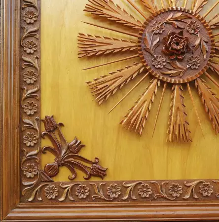 2. Снимка на Дърворезба - украса за таван, уникат