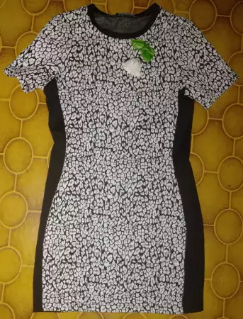 2. Снимка на Модна рокля в черно и бяло