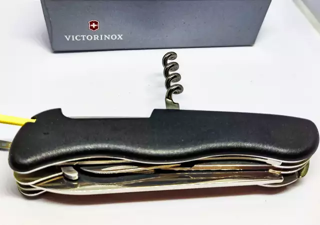 Victorinox Outrider black