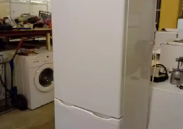 1. Снимка на хладилник амика с шест месеца гаранция