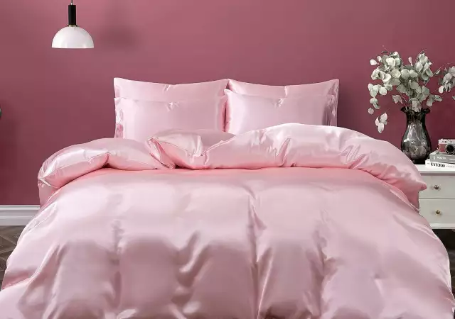 1. Снимка на Pink Спален Комплект от Сатен 4 Части
