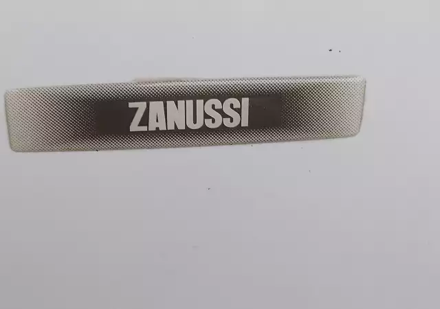 4. Снимка на Хладилник Zanussi с вътрешна камера модел : ZC 194 R Зануси