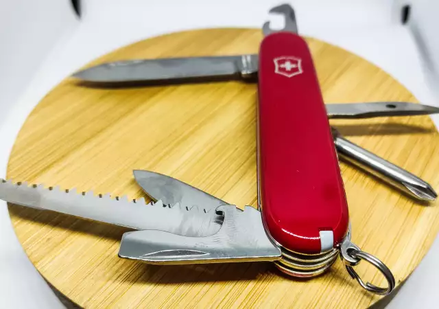 Victorinox HIKER red