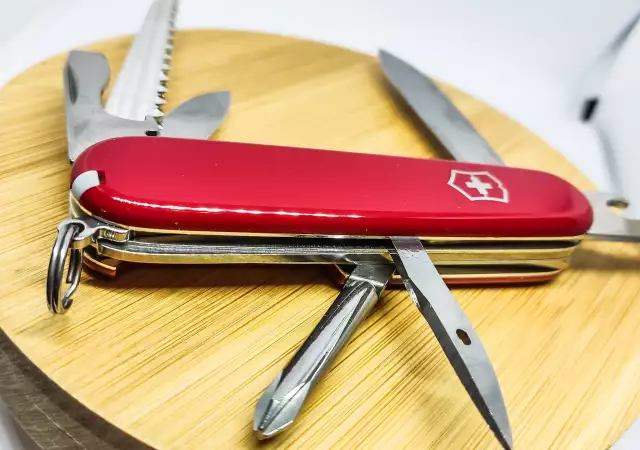 Victorinox HIKER red