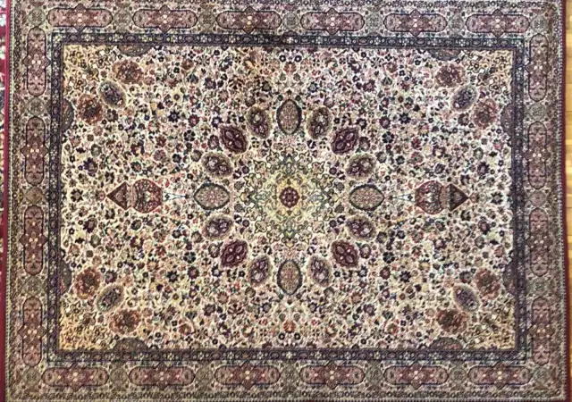 1. Снимка на персийски килими и пътеки в перфектно състояние