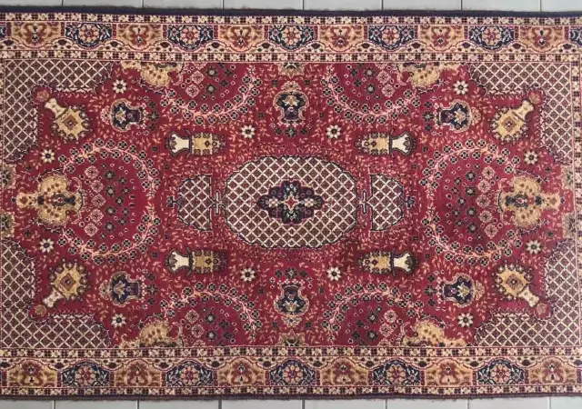 3. Снимка на персийски килими и пътеки в перфектно състояние