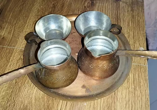 4. Снимка на Меден сервиз за турско кафе 2 джезвета и 2 чаши с поднос