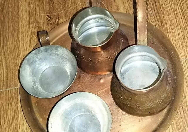 2. Снимка на Меден сервиз за турско кафе 2 джезвета и 2 чаши с поднос