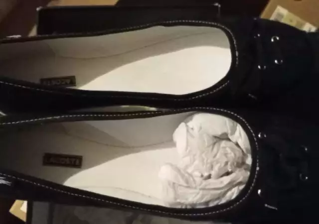 1. Снимка на дамски обувки lacoste нови в кутия размер 40