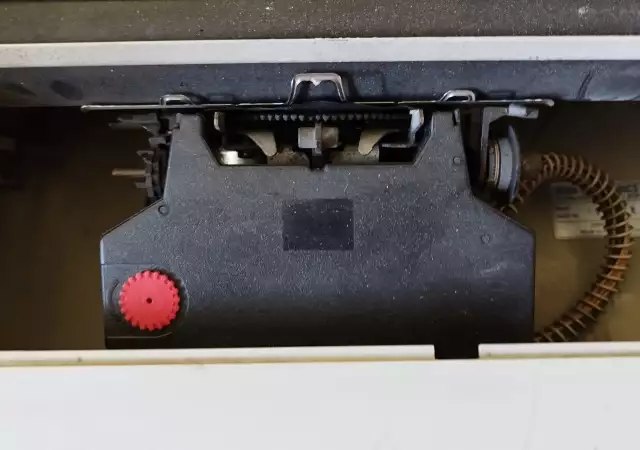 5. Снимка на Електрическа пишеща машина Abra electronics ag D5064 за ремо
