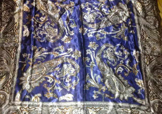 1. Снимка на Луксозен копринен шал