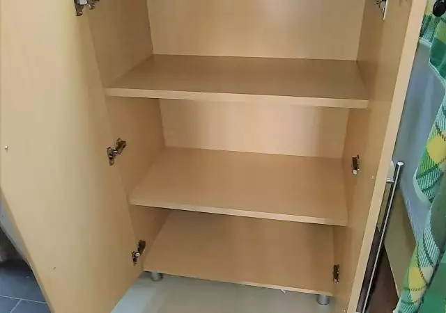 Офис шкф - гардеробче с две врати и рафтове 80 45 123см